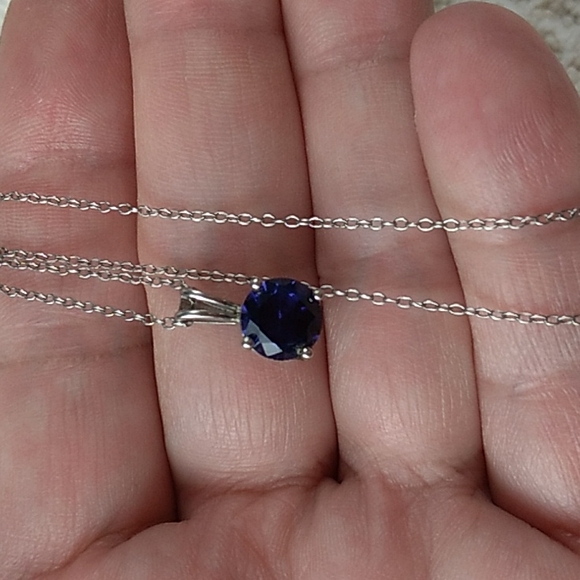 18 inch 925 Silver Chain w Sapphire Pendent .5 x 3/4 inches - Picture 7 of 10